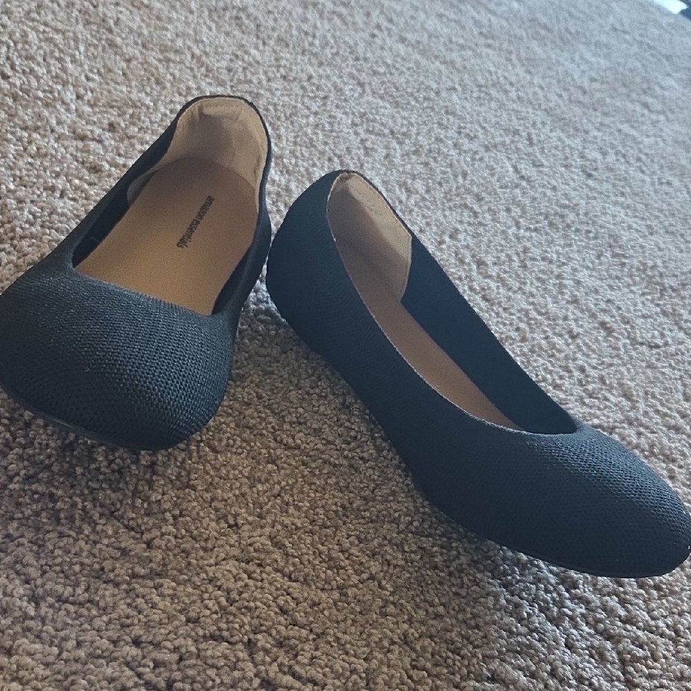 Amazon Essentials Black Women's Flats